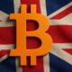 Brittisk flagga med bitcoin-symbolen framför
