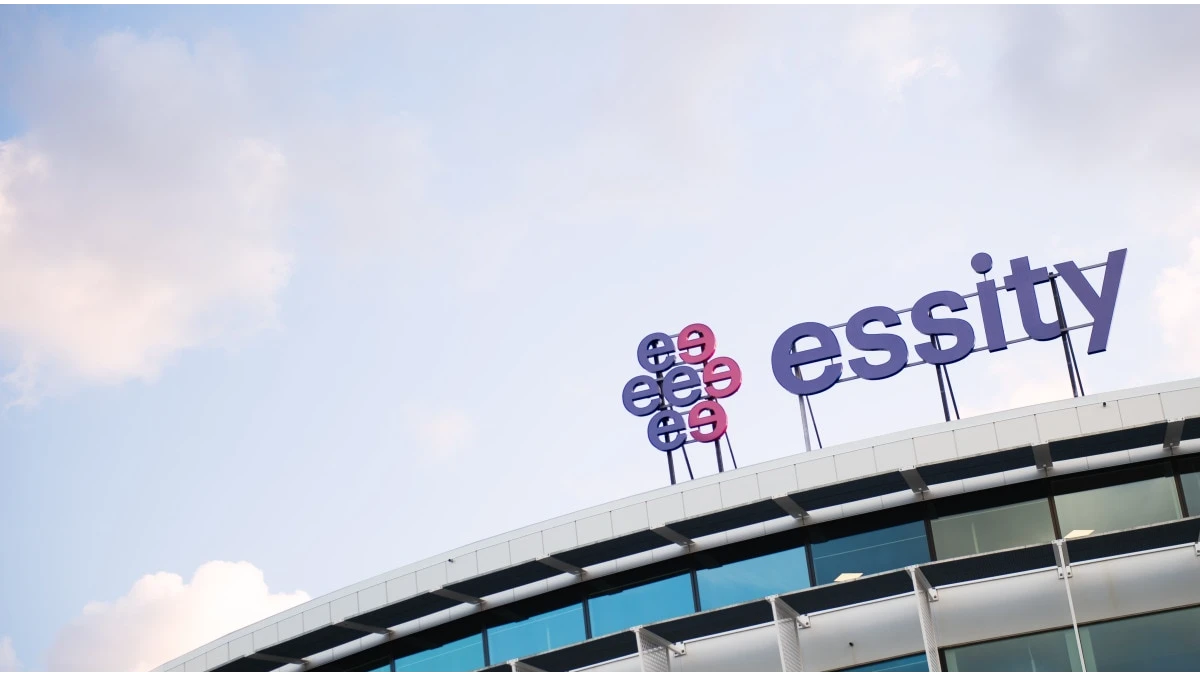 Essity-skylt på kontorstak