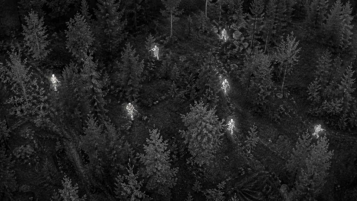 Militärer sedda från IR-kamera