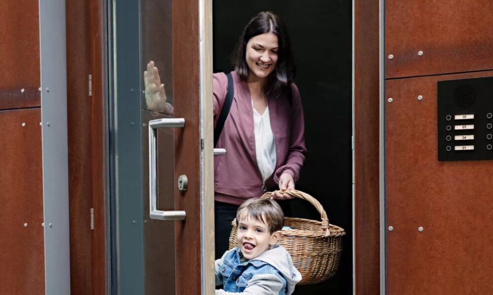Dörr med lås från Assa Abloy